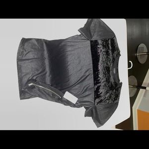 Shirts - Men Guess shirt size medium a zipper on the side Shirts - Men Guess shirt size medium a zipper on the side